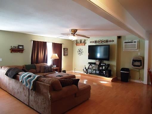 1st image of 136 Silverwood Ln