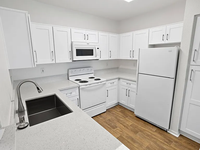 Costa Verde Village Apartments — Photo 55