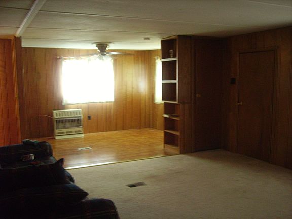 3rd image of 1302 Summer Ln