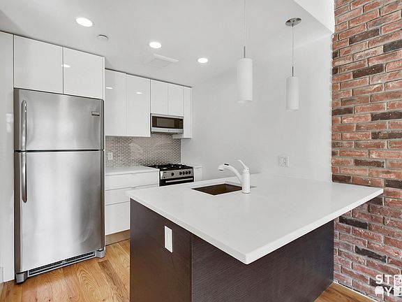 4th image of 672 Halsey St #3B