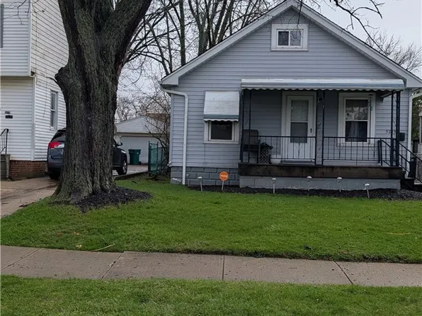 5243 Thomas St, Maple Heights, OH 44137