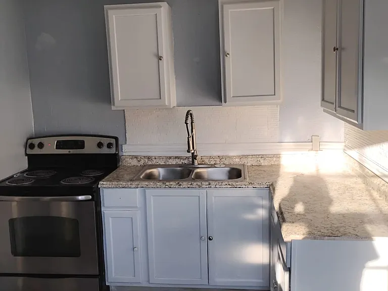 4805 Collins Ave — Photo 2