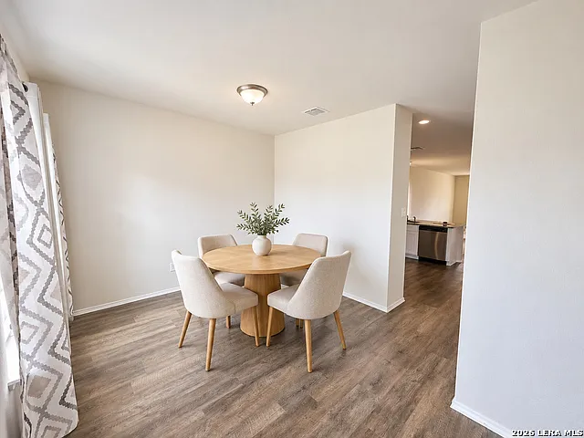 3 bed, 2.0 bath, 1612 sqft, $1,800 — Photo 2