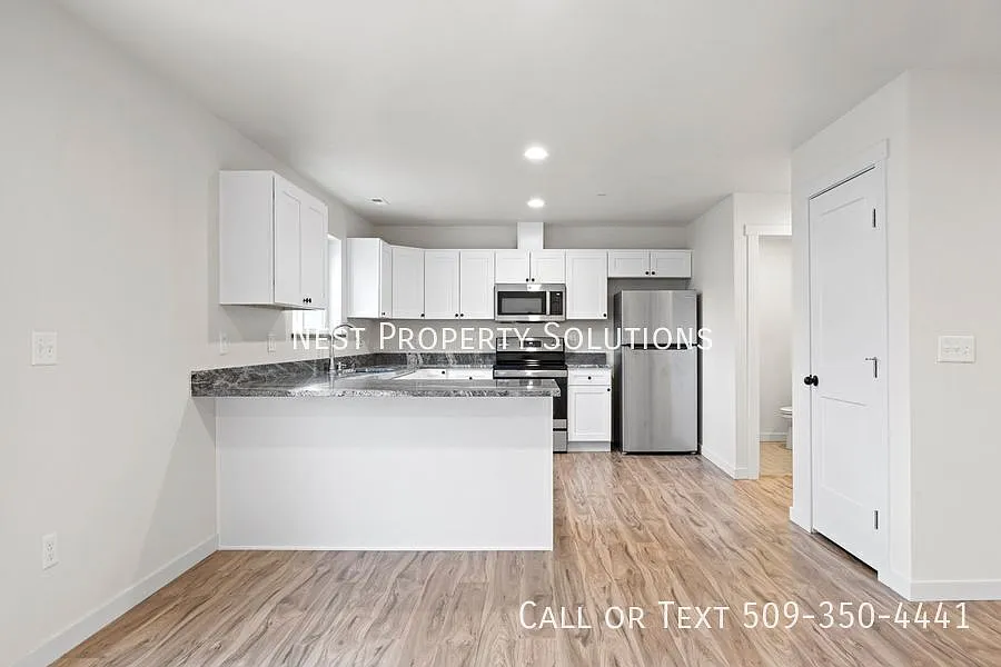 3 Bed, 2.5 Bath Townhouse in Warden, WA. WSG Included — Photo 3