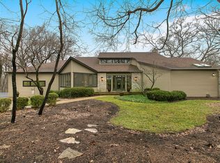 6N542 Fair Oaks Dr, St Charles, IL 60175