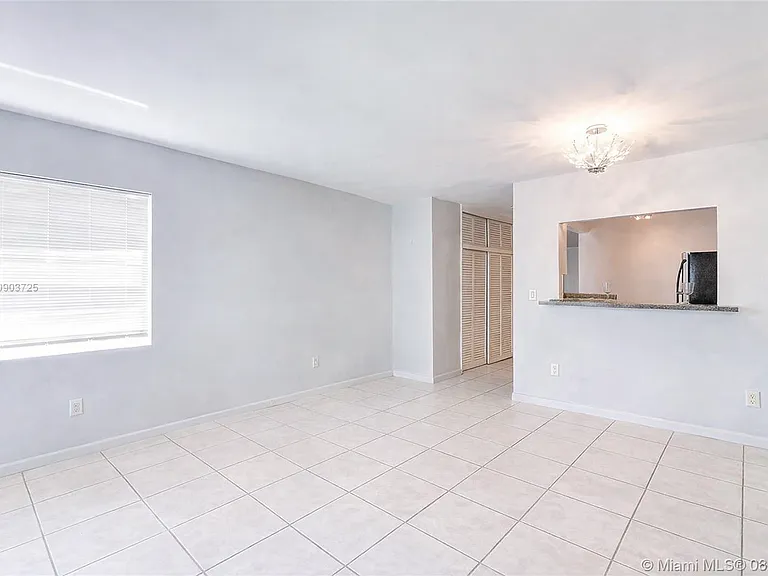 1441 Lincoln Ct — Photo 8