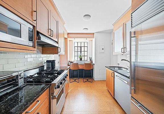 3rd image of 40-50 E 10th St #4L