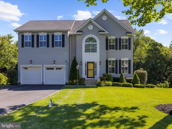 208 Finch Dr, Prince Frederick, MD 20678