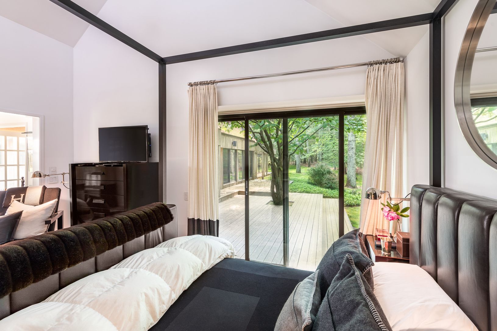  Master Suite w office area