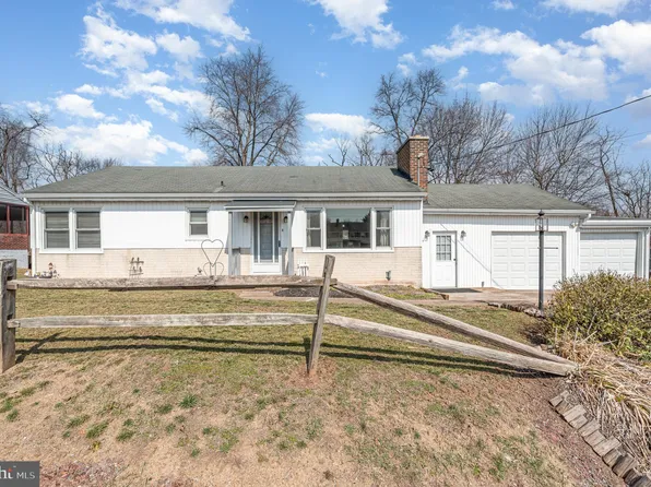 5618 Devon Dr, Harrisburg, PA 17112