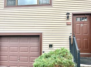 6702 Victoria Ct #6702, Edison, NJ 08817