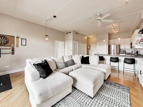 5th image of 1301 W Washington Blvd APT 405