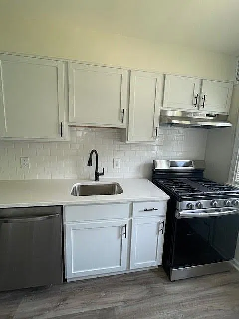 3 bed, 1.5 bath, 1645 sqft, $2,399 — Photo 3