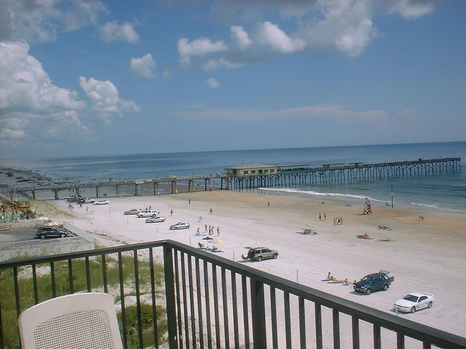 Looking no. from balcony