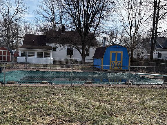 Back of House (with inground pool and shed)