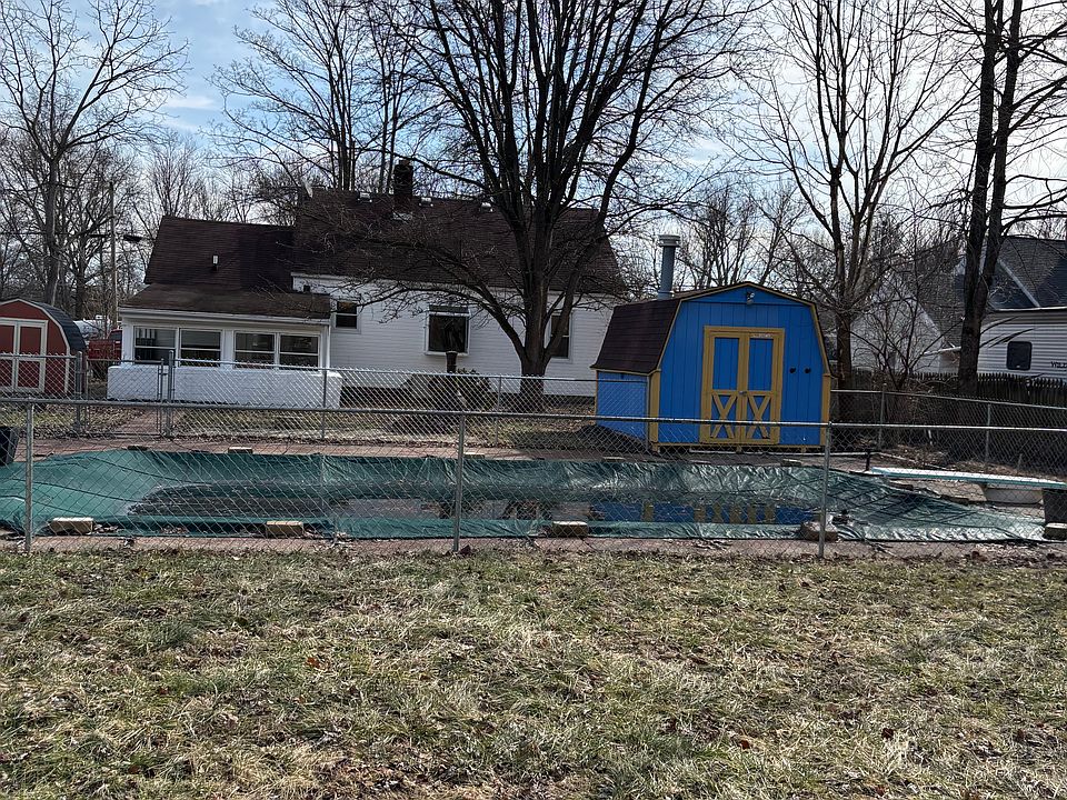 Back of House (with inground pool and shed)