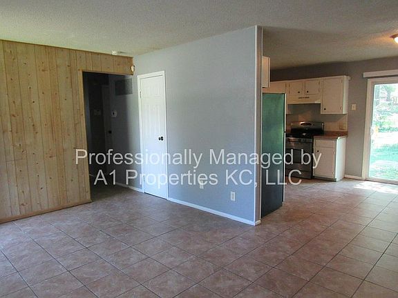 3rd image of 8213 Ruskin Way