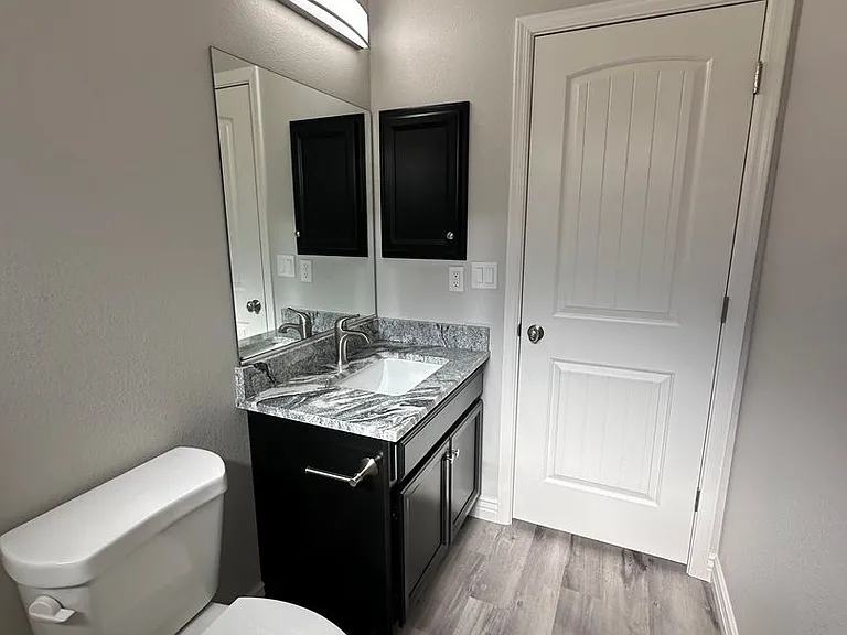 2743 Chambers Ave — Photo 10