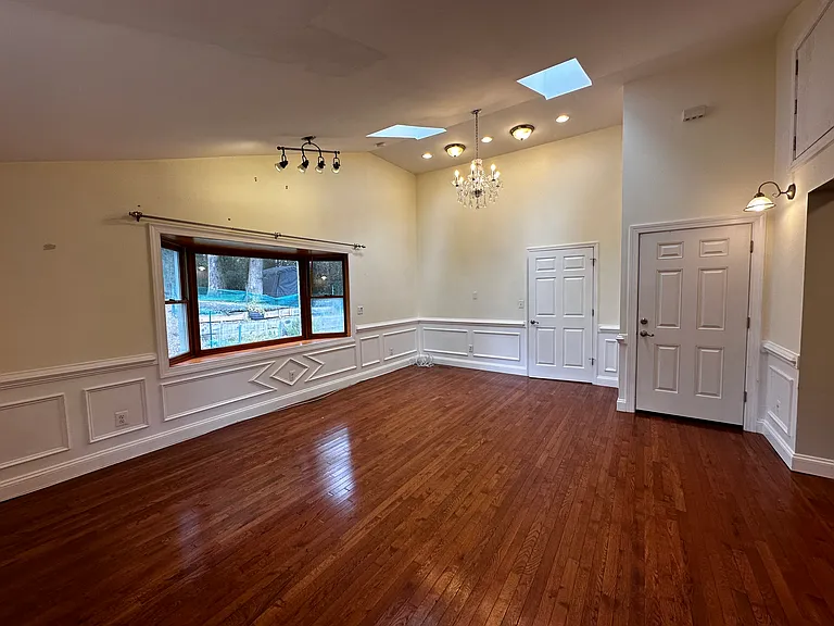 1712 Henry Rd — Photo 4