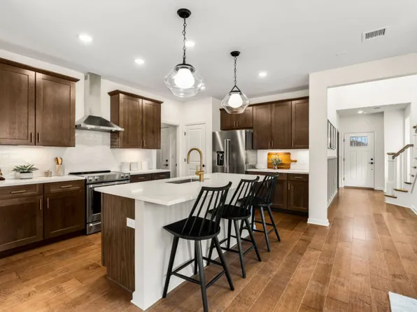 32 E Point Dr E, Rumford, RI 02916