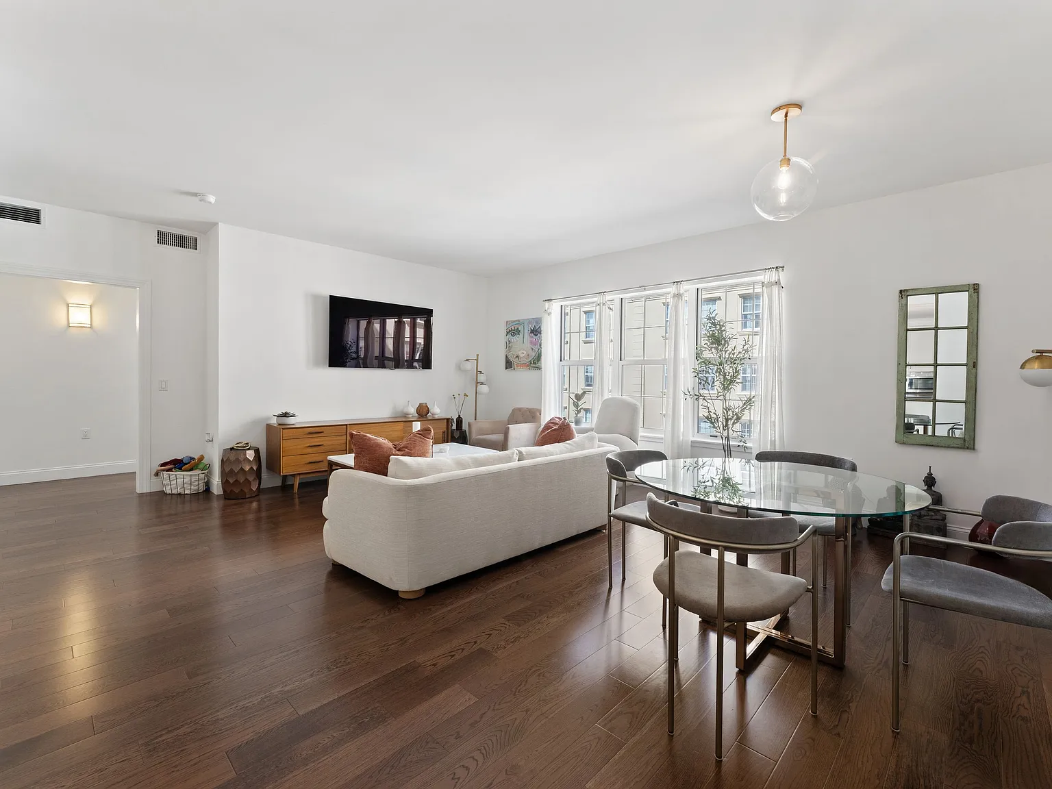 2 bed, 1249 sqft, $6,200 — Photo 2