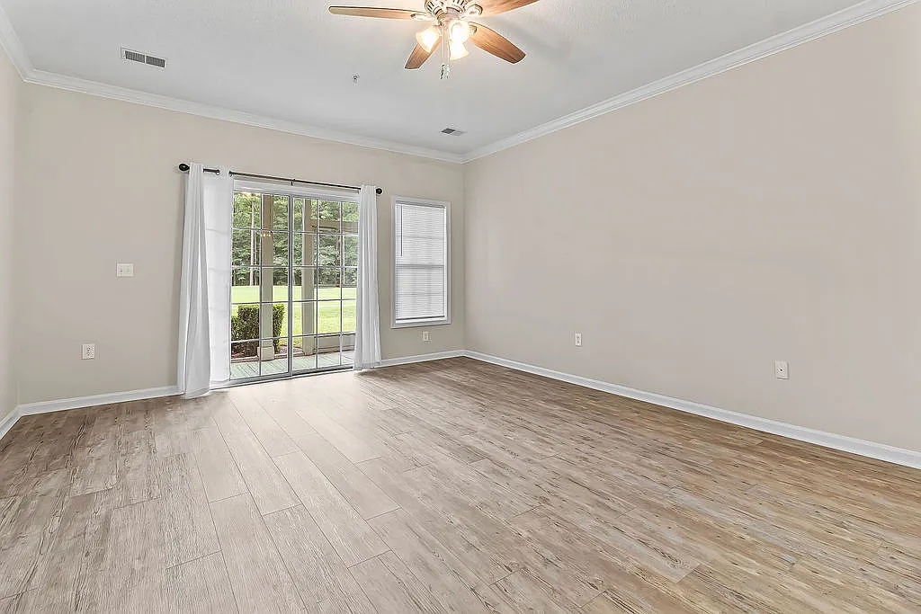 3 bed, 1358 sqft, $2,200 — Photo 3
