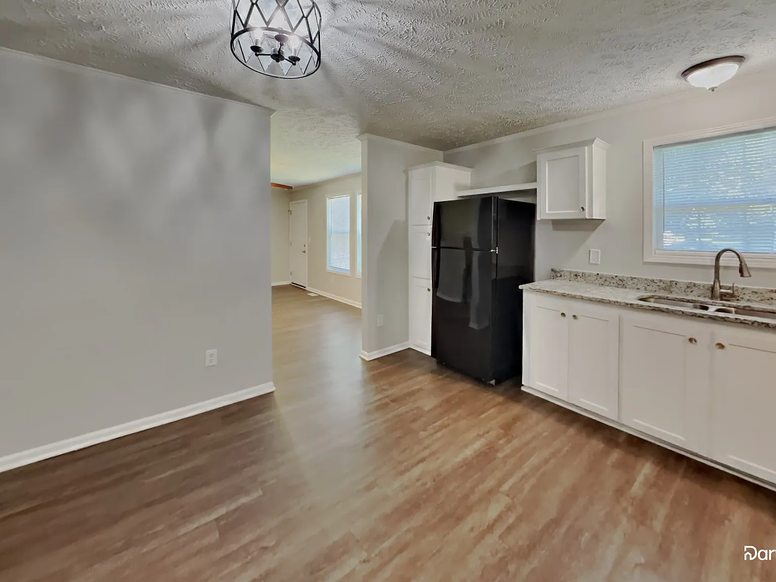 3 bed, 2.0 bath, 1161 sqft, $1,805 — Photo 3