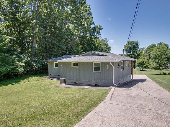 4th image of 1212 Bayview Dr