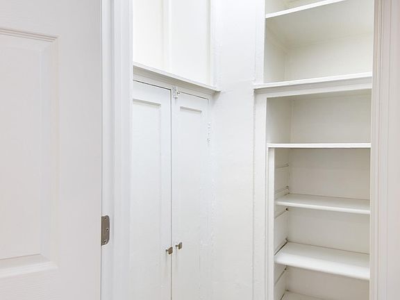 4th image of 5433 N Kenmore Ave #B
