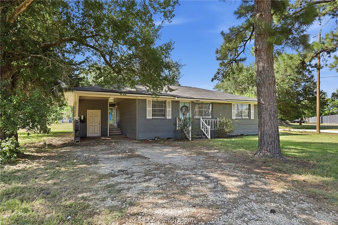 3 bed, 1183 sqft, $1,600 — Photo 1