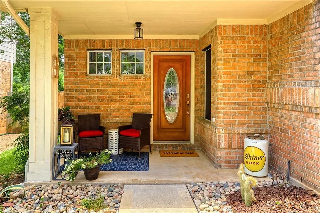 3 bed, 2.5 bath, 2060 sqft, $3,050 — Photo 2