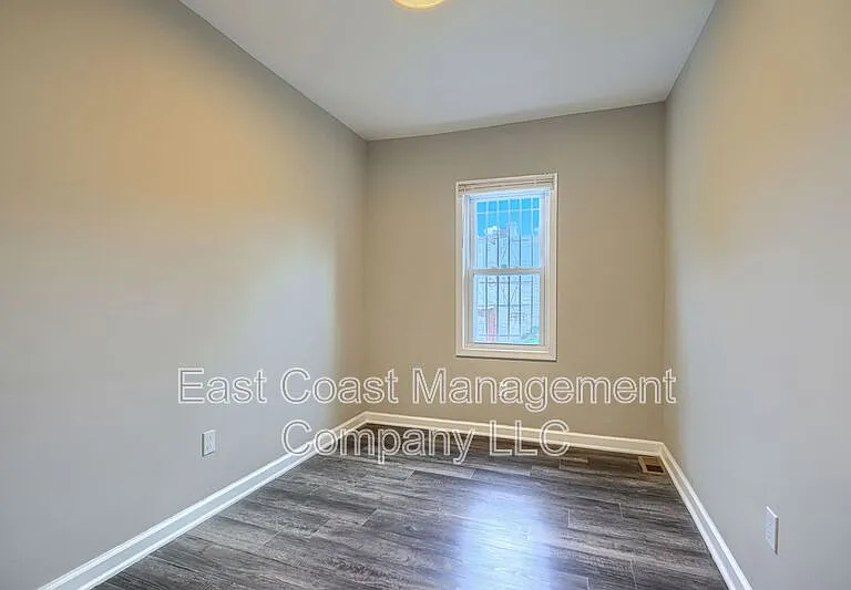 2408 Llewelyn Ave — Photo 10