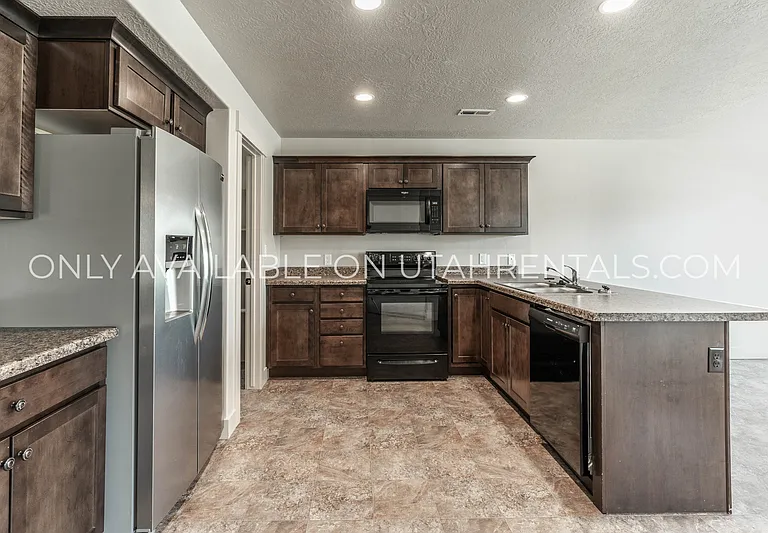 161 N 1275 W — Photo 8