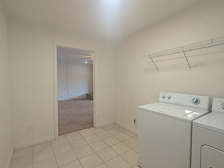 1514 N Elaine Way — Photo 24