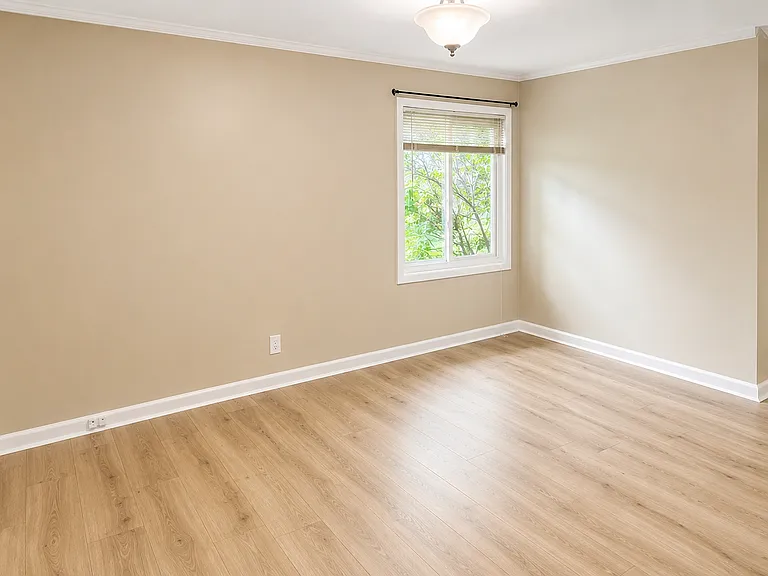110 Doral Ct — Photo 3