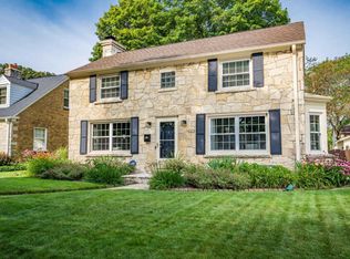 5427 N Bay Ridge Ave, Whitefish Bay, WI 53217