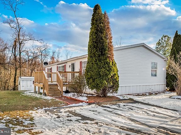 3rd image of 52 Lewis Dr
