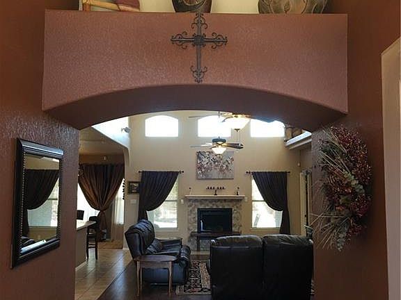 4th image of 407 Emerald Shore Ln