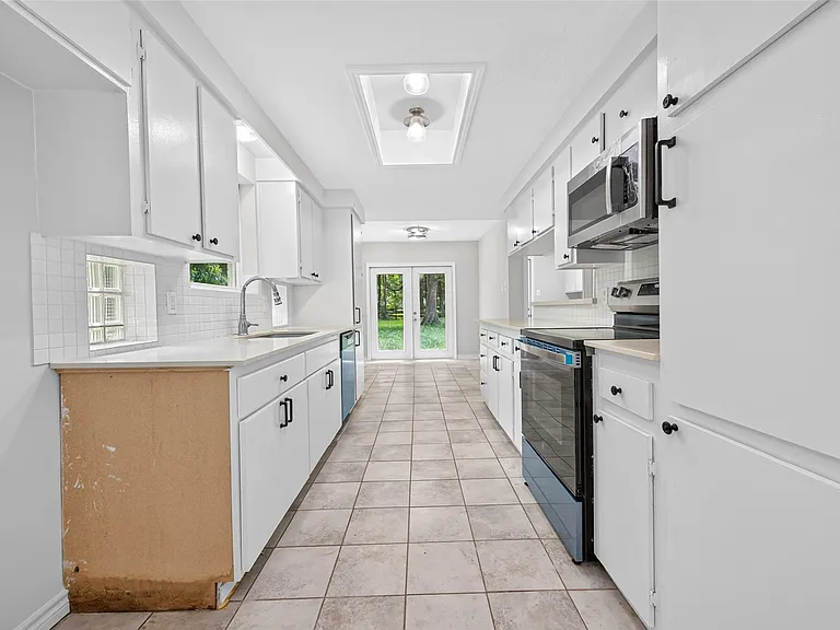 18747 Woodridge Dr — Photo 17