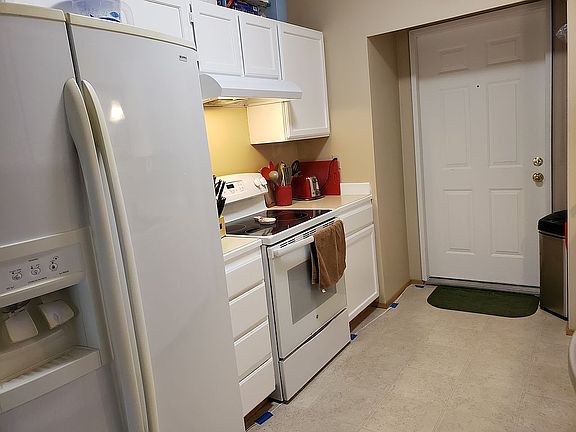 3rd image of 13156 Lakeridge Cir NW