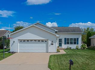 2530 Grassy Ln, Neenah, WI 54956