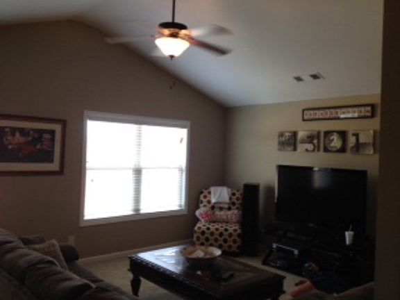 3rd image of 62 New Castle Dr