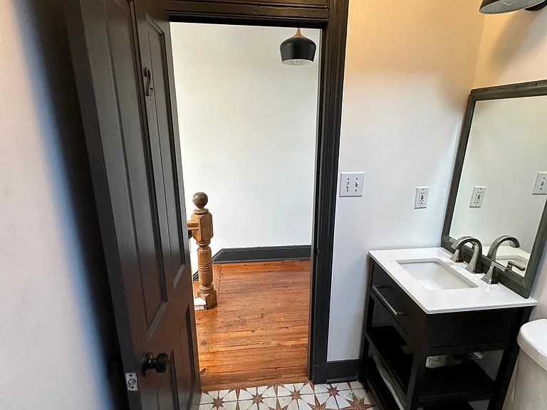 139 N Linwood Ave — Photo 11