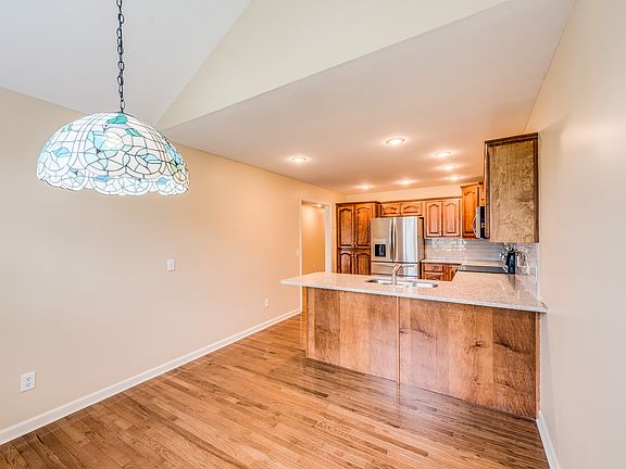 4th image of 4035 Juanita Dr