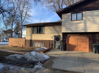 910 3rd St SW, Mandan, ND 58554