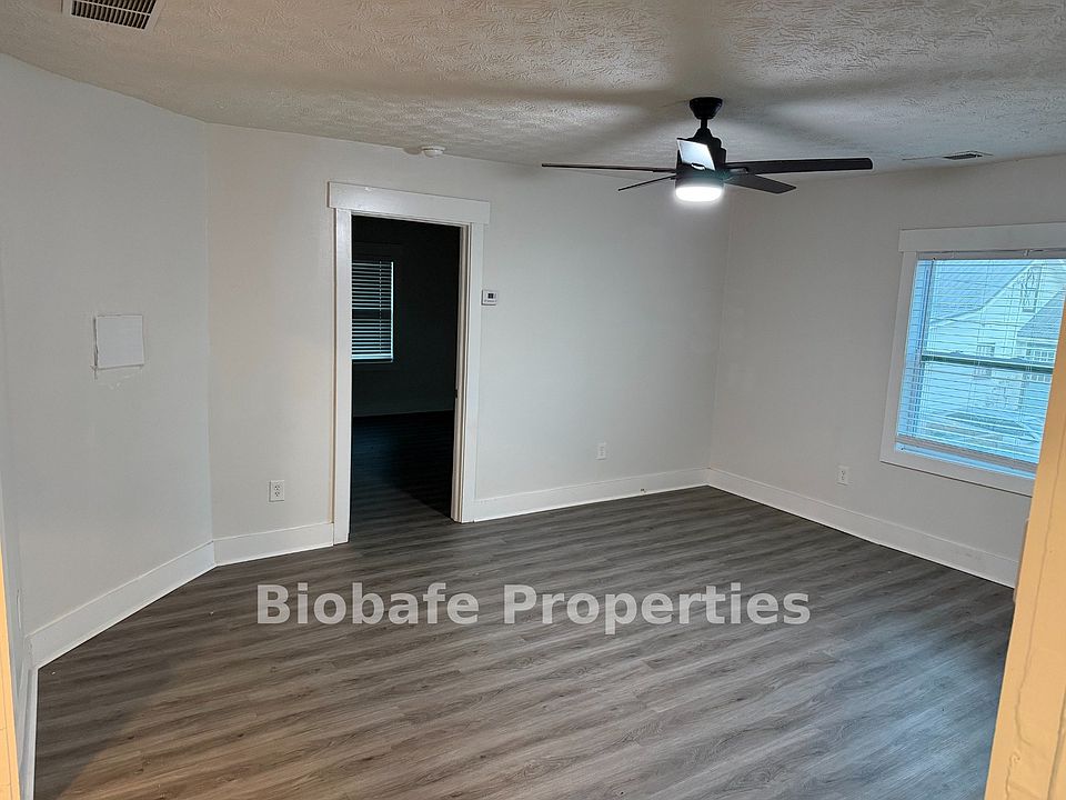 Spacious and Bright Living Room