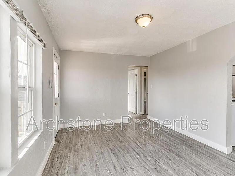 2 bed, 1.0 bath, 950 sqft, $945 — Photo 3