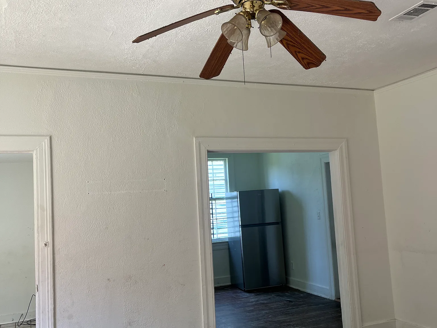 3 bed, $1,100 — Photo 2