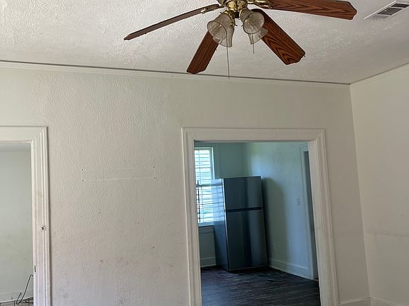2nd image of 734 Eastview St