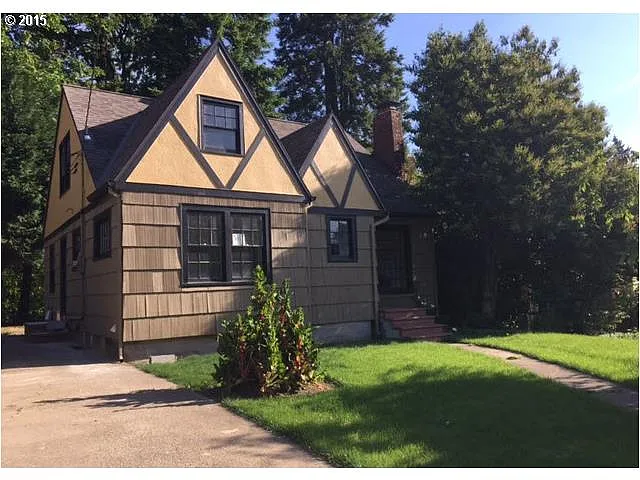 1531 Holly St photo 1